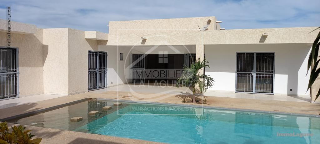 Agence Immobilière Saly Sénégal - V2711 - Villa à NGUERIGNE - V2711-villa-a-vendre-avec-piscine-a-nguerigne-serere-senegal
