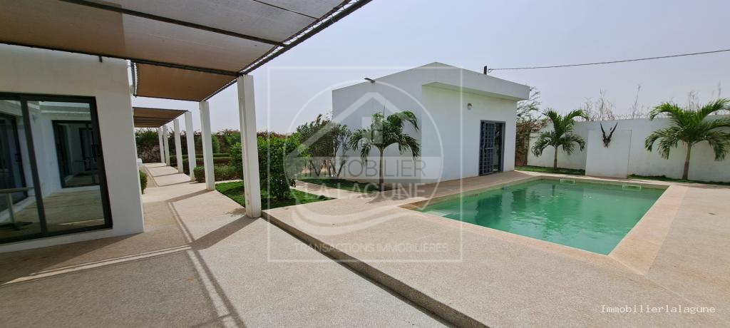 Agence Immobilière Saly Sénégal - V3138 - Villa à SINTHIANE - V3138-villa-a-vendre-a-sinthiane-senegal-avec-piscine