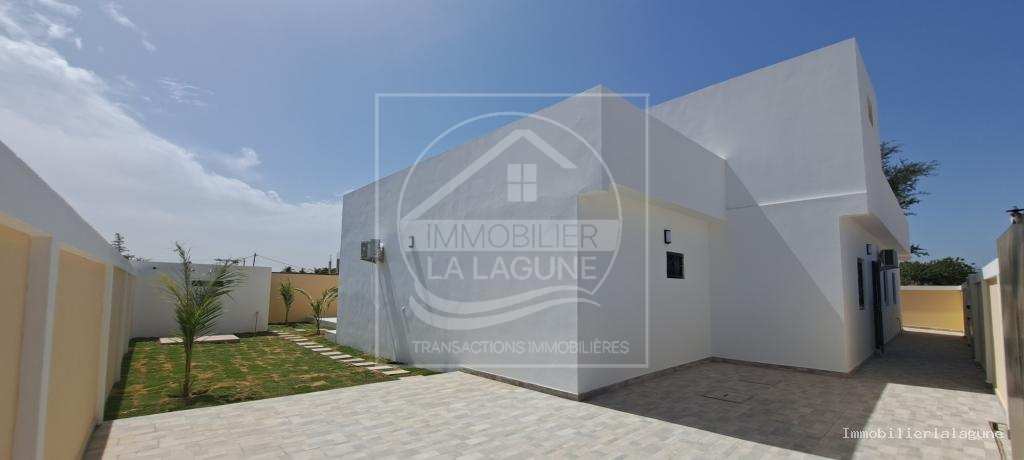 Agence Immobilière Saly Sénégal - V3166 - Villa à NGUERIGNE - V3166-villa-a-vendre-a-ngurigne-senegal-avec-piscine