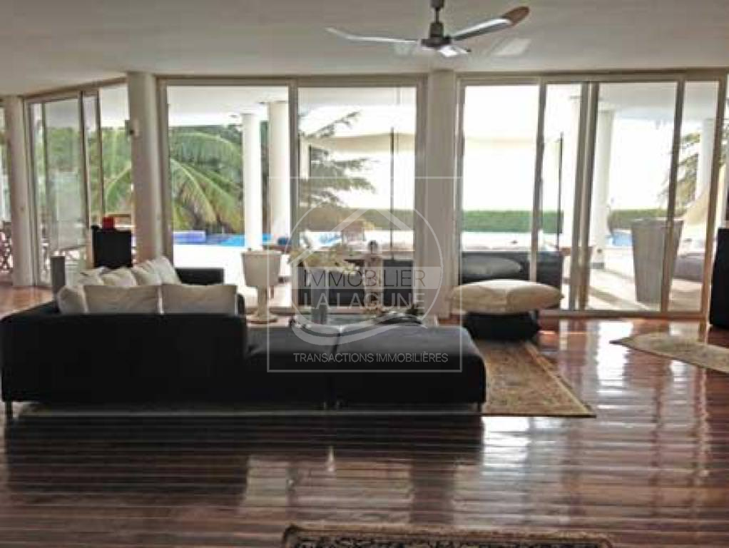 Agence Immobilière Saly Sénégal - V1922 - Villa à SALY - V1922 vente Villa prestige avec piscine à Saly Sénégal