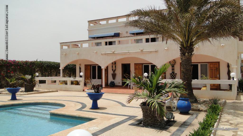 Vente Villa 265 m2 Terrain 2 606 m2 Nianing Sénégal Réf. V2239