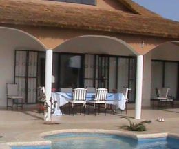 Vente Villa 3 Chambres 231 m<sup>2</sup> en résidence sur un terrain de 587 m<sup>2</sup> Proche Bord de mer, Piscine, Commerce - Réf. V1662 Agence immobilière Saly Sénégal V1662-Villa-Senegal-SALY-Vente villa saly hors residence
