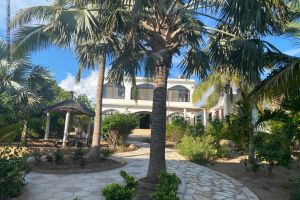 Agence Immobilière Saly Sénégal - V2936 - Villa - MBOUR - V2936 villa pied dans l\'eau a vendre saly senegal
