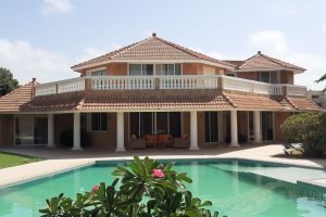 Agence Immobilière Saly Sénégal - V1932 - Villa - NGAPAROU - v1932 belle villa avec piscine à acheter à ngaparou senegal