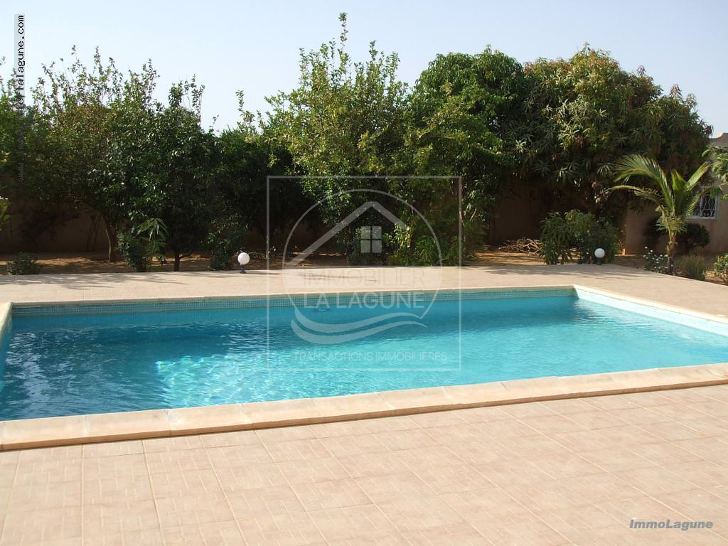 Agence Immobilière Saly Sénégal - V2116 - Villa à NGAPAROU - V2116 Villa avec piscine à vendre à Ngaparou Sénégal