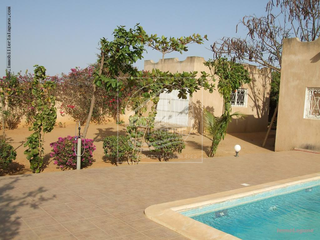 Agence Immobilière Saly Sénégal - V2116 - Villa à NGAPAROU - V2116 Villa avec piscine à vendre à Ngaparou Sénégal