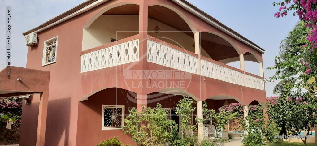 Agence Immobilière Saly Sénégal - V2620 - Villa à NGAPAROU - V2620-villa-a-vendre-avec-piscine-a-ngaparou-senegal