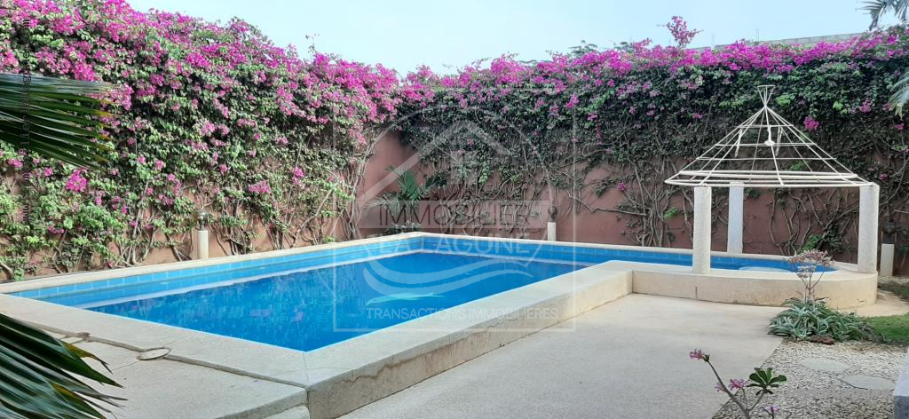 Agence Immobilière Saly Sénégal - V2620 - Villa à NGAPAROU - V2620-villa-a-vendre-avec-piscine-a-ngaparou-senegal