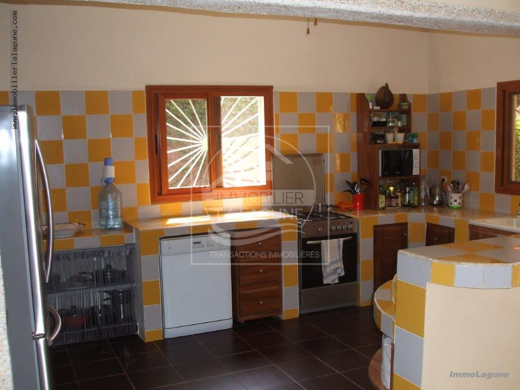 Agence Immobilière Saly Sénégal - V2620 - Villa à NGAPAROU - V2620-villa-a-vendre-avec-piscine-a-ngaparou-senegal