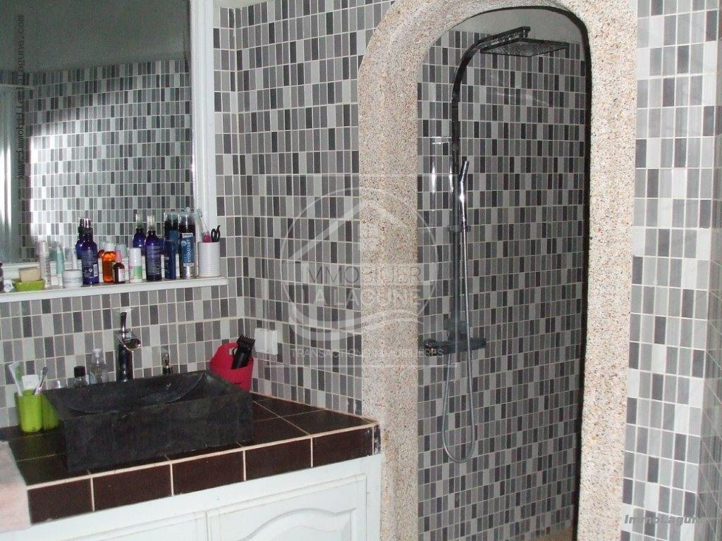 Agence Immobilière Saly Sénégal - V2620 - Villa à NGAPAROU - V2620-villa-a-vendre-avec-piscine-a-ngaparou-senegal