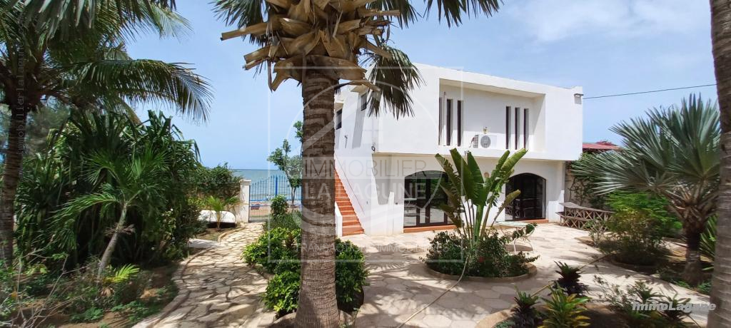 Agence Immobilière Saly Sénégal - V2936 - Villa à MBOUR - V2936 villa pied dans l\'eau a vendre saly senegal