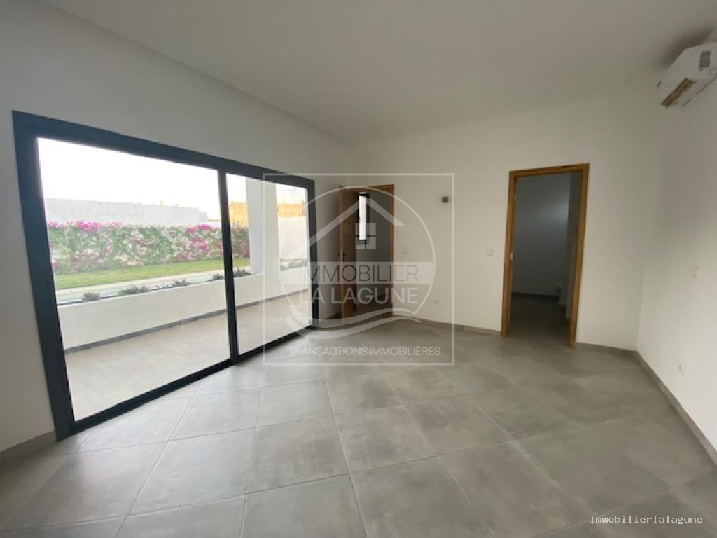Agence Immobilière Saly Sénégal - V3104 - Villa à NGAPAROU - V3104 villa neuve a vendre ngaparou senegal