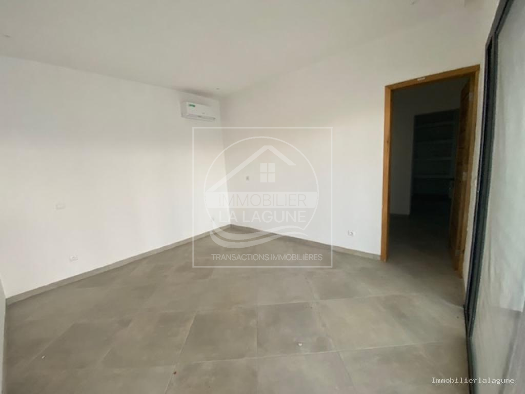 Agence Immobilière Saly Sénégal - V3104 - Villa à NGAPAROU - V3104 villa neuve a vendre ngaparou senegal