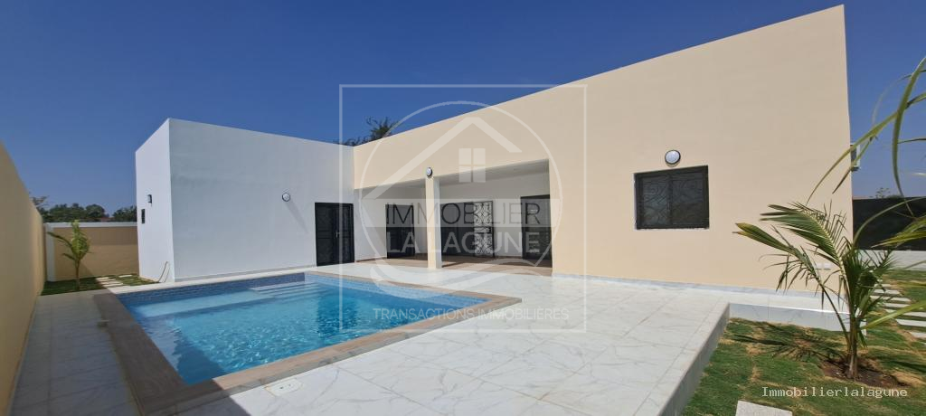 Agence Immobilière Saly Sénégal - V3166 - Villa à NGUERIGNE - V3166-villa-a-vendre-a-ngurigne-senegal-avec-piscine