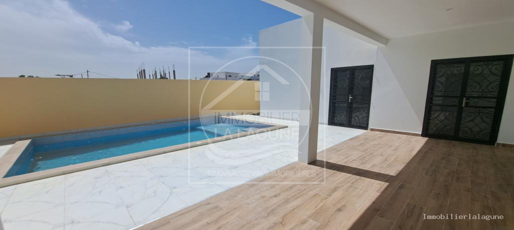 Agence Immobilière Saly Sénégal - V3166 - Villa à NGUERIGNE - V3166-villa-a-vendre-a-ngurigne-senegal-avec-piscine