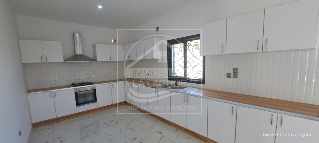Agence Immobilière Saly Sénégal - V3166 - Villa à NGUERIGNE - V3166-villa-a-vendre-a-ngurigne-senegal-avec-piscine