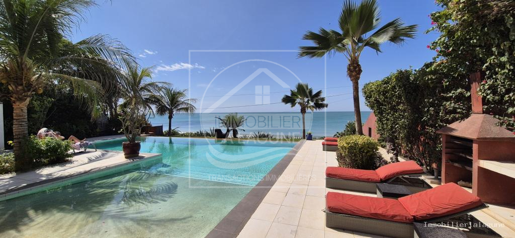 Agence Immobilière Saly Sénégal - V3243 - Villa à NGAPAROU - V3243-villa-bord-de-mer-a-ngaparou-avec-piscine-a-debordment-senegal