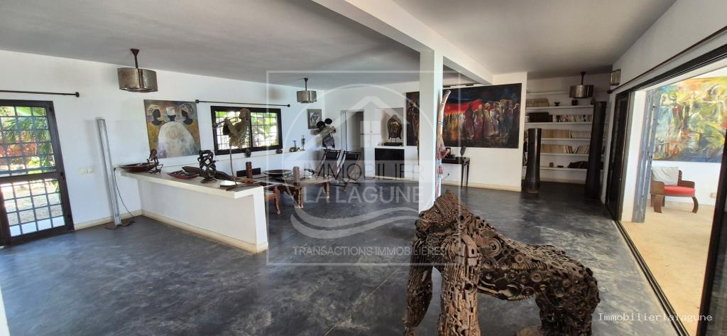 Agence Immobilière Saly Sénégal - V3243 - Villa à NGAPAROU - V3243-villa-bord-de-mer-a-ngaparou-avec-piscine-a-debordment-senegal