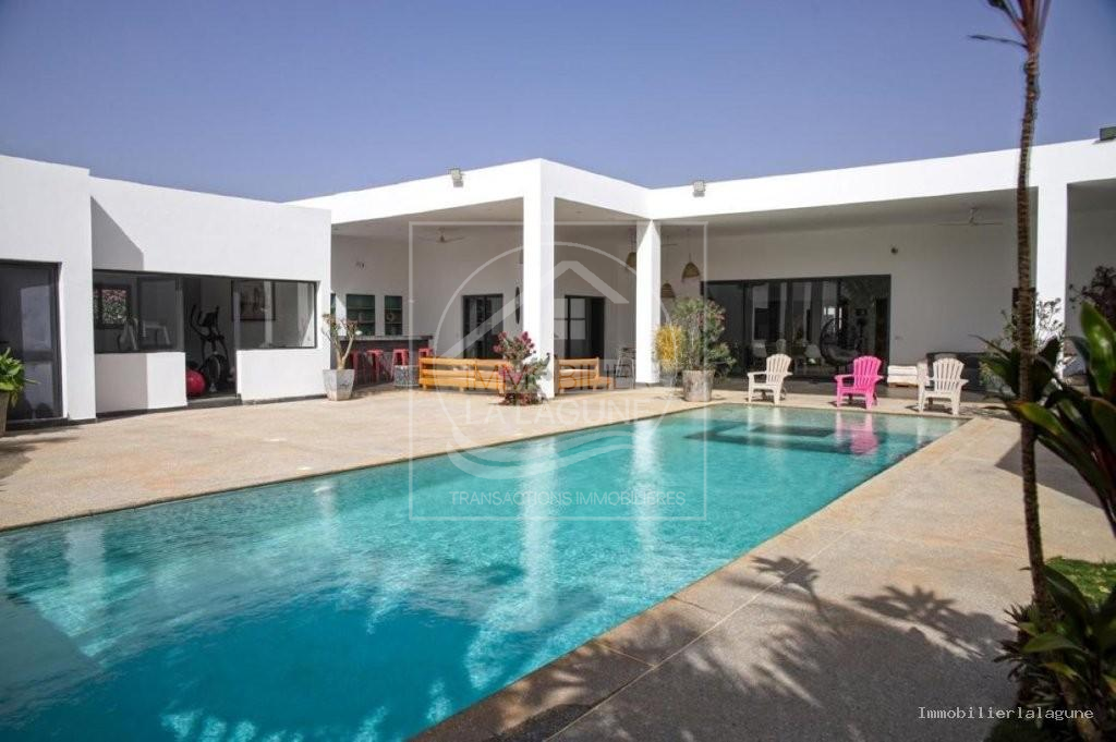 Agence Immobilière Saly Sénégal - V3277 - Villa à N'DIOROKH - V3277-villa-a-vendre-a-ndiorokh-senegal-avec-pisicne
