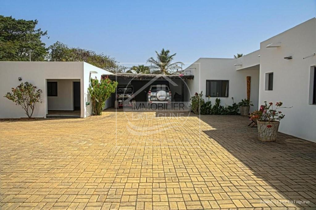 Agence Immobilière Saly Sénégal - V3277 - Villa à N'DIOROKH - V3277-villa-a-vendre-a-ndiorokh-senegal-avec-pisicne