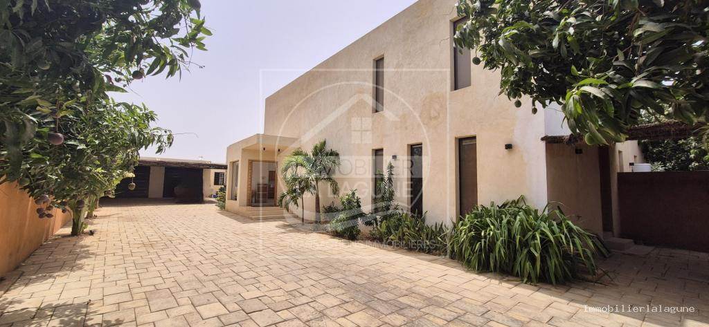 Agence Immobilière Saly Sénégal - V3285 - Villa à NGUERIGNE - V3285-villa-a-vendre-a-nguerigne-senegal-avec-piscine