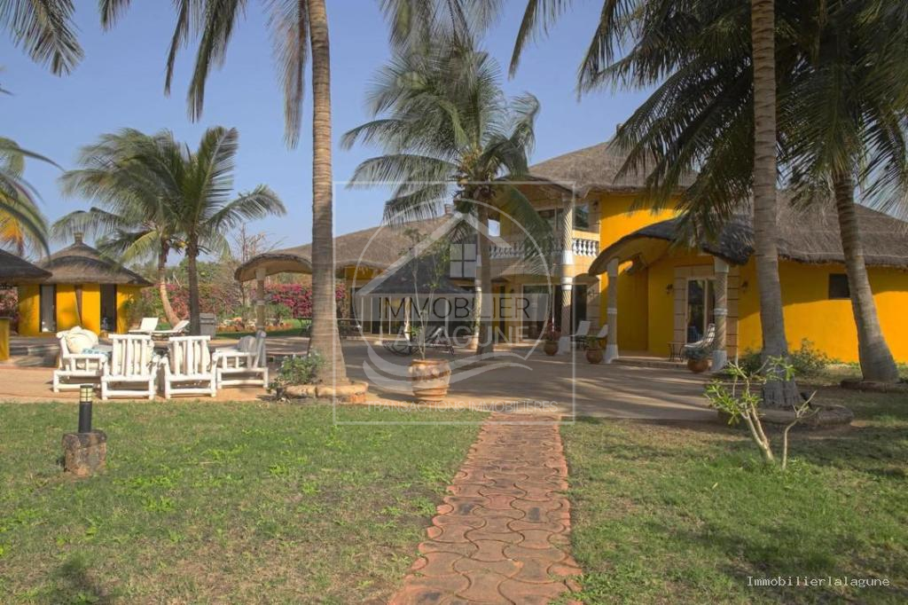 Agence Immobilière Saly Sénégal - V3293 - Villa à NGUERIGNE - V3293-villa-a-vendre-a-nguerigne-senegal-avec-piscine