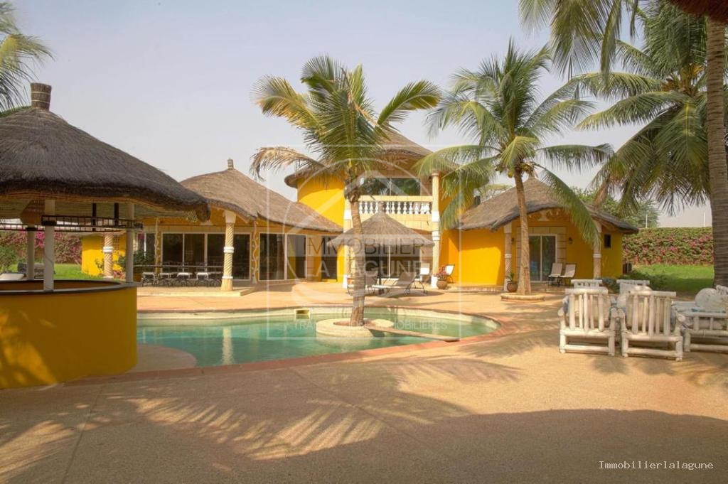 Agence Immobilière Saly Sénégal - V3293 - Villa à NGUERIGNE - V3293-villa-a-vendre-a-nguerigne-senegal-avec-piscine