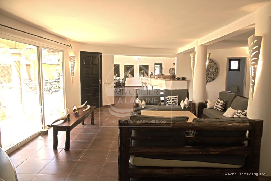 Agence Immobilière Saly Sénégal - V3293 - Villa à NGUERIGNE - V3293-villa-a-vendre-a-nguerigne-senegal-avec-piscine