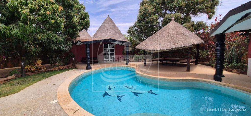 Agence Immobilière Saly Sénégal - V3347 - Villa à SOMONE - Paillotte de la villa avec vue sur la lagune de Somone à vendre, Petite Côte Sénégal — Agence Immobilier La Lagune
