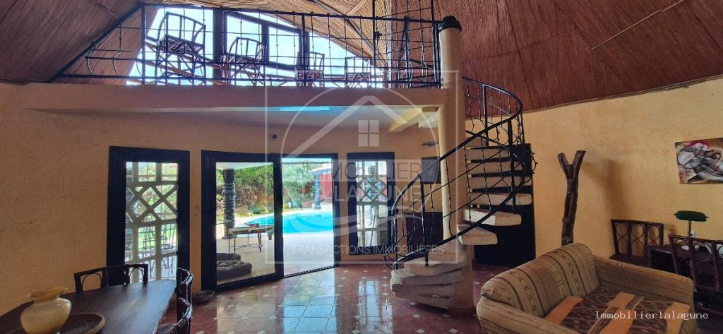 Agence Immobilière Saly Sénégal - V3347 - Villa à SOMONE - Salon 3 de la villa avec vue sur la lagune de Somone à vendre, Petite Côte Sénégal — Agence Immobilier La Lagune