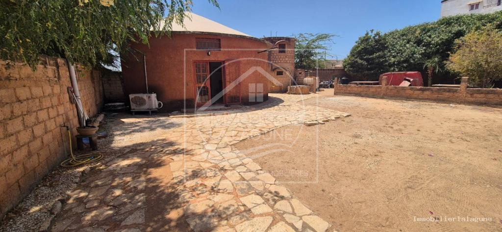 Agence Immobilière Saly Sénégal - V3349 - Villa à SOMONE - Extérieurs 1 de la villa proche de la lagune de Somone à vendre, Petite Côte Sénégal — Agence Immobilier La Lagune