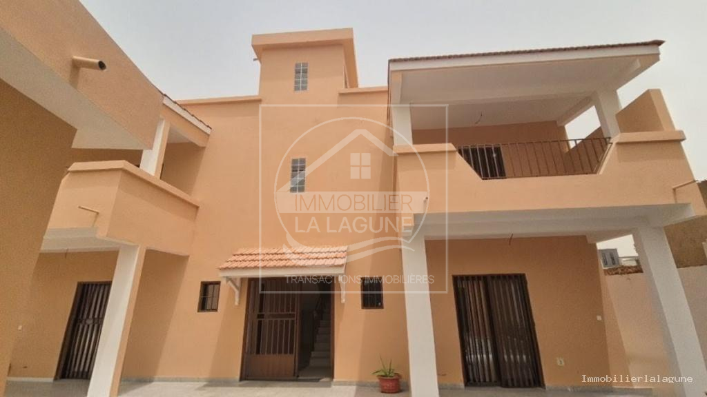 Agence Immobilière Saly Sénégal - A3357 - Appartement à SALY - Façade de l’immeuble à vendre à Saly, proche des plages, Petite Côte Sénégal — Agence Immobilier La Lagune
