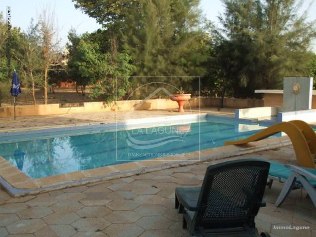 Agence Immobilière Saly Sénégal - T2129 - Terrain à NGAPAROU - V2129 grande Villas avec piscine en vente à Ngaparou Sénégal