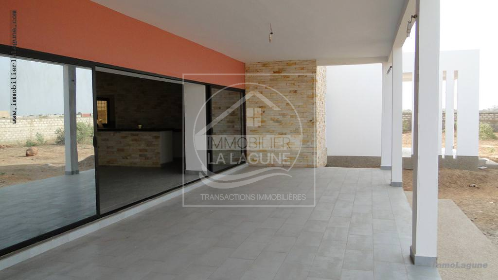 Agence Immobilière Saly Sénégal - V2225 - Villa à NGUERIGNE - V2225 villa-a-vendre-contemporaine-nguering-senegal