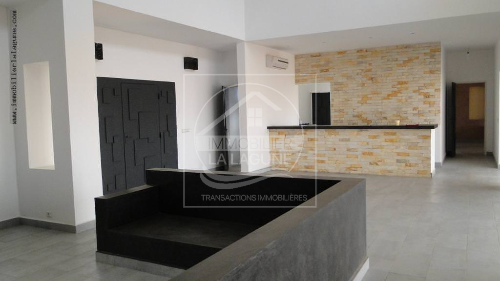 Agence Immobilière Saly Sénégal - V2225 - Villa à NGUERIGNE - V2225 villa-a-vendre-contemporaine-nguering-senegal