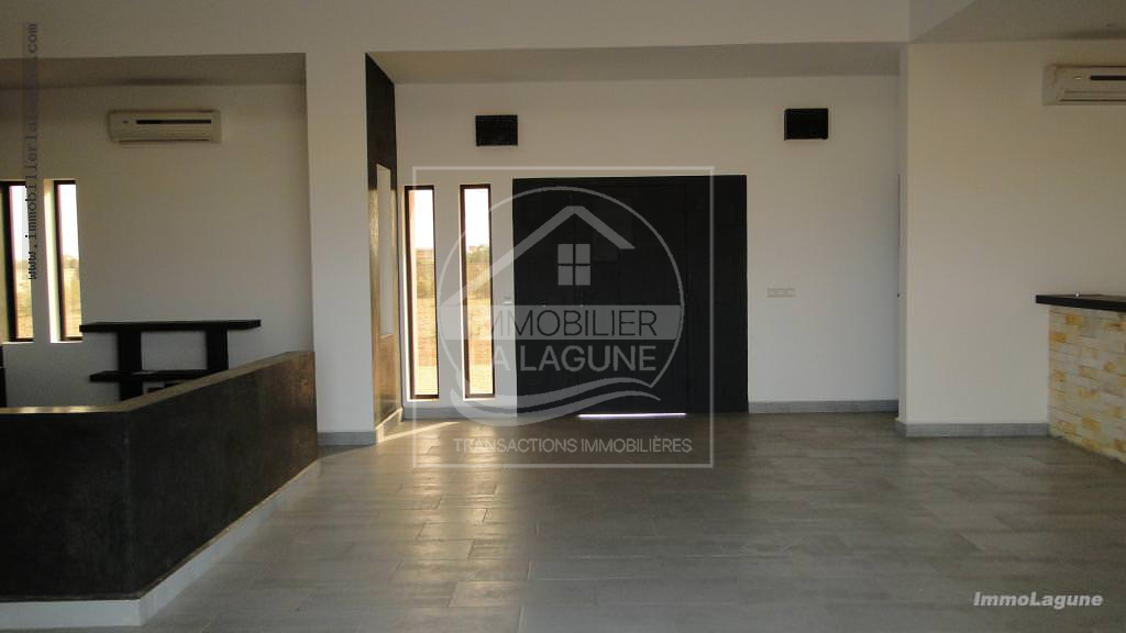 Agence Immobilière Saly Sénégal - V2225 - Villa à NGUERIGNE - V2225 villa-a-vendre-contemporaine-nguering-senegal
