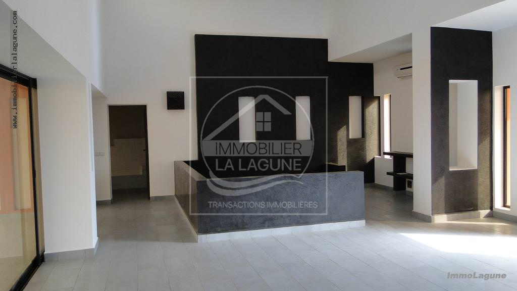 Agence Immobilière Saly Sénégal - V2225 - Villa à NGUERIGNE - V2225 villa-a-vendre-contemporaine-nguering-senegal
