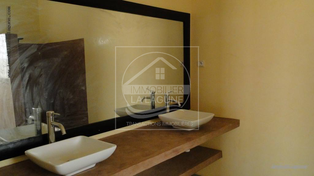 Agence Immobilière Saly Sénégal - V2225 - Villa à NGUERIGNE - V2225 villa-a-vendre-contemporaine-nguering-senegal