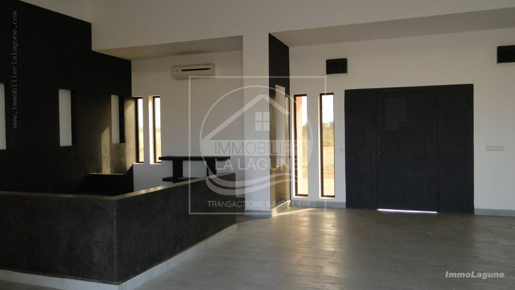 Agence Immobilière Saly Sénégal - V2225 - Villa à NGUERIGNE - V2225 villa-a-vendre-contemporaine-nguering-senegal