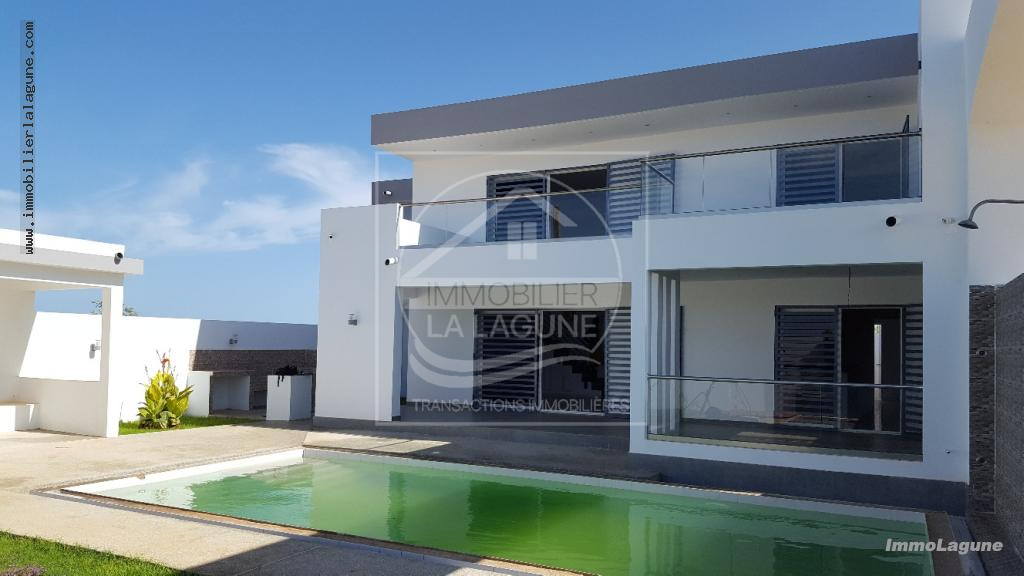 Agence Immobilière Saly Sénégal - V2393 - Villa à NGAPAROU - V2393 villa-a-vendre-contemporaine-ngaparou-senegal