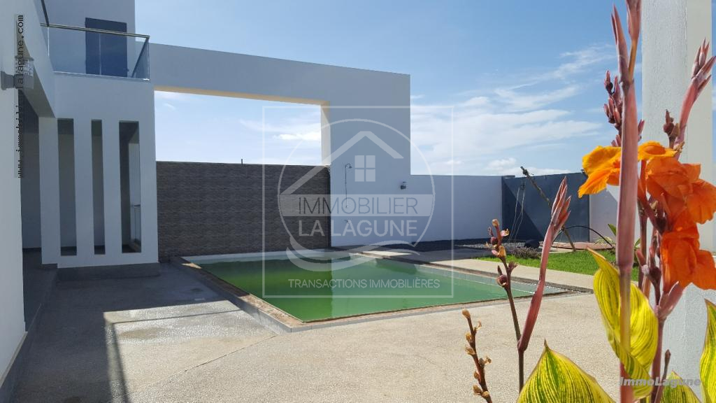 Agence Immobilière Saly Sénégal - V2393 - Villa à NGAPAROU - V2393 villa-a-vendre-contemporaine-ngaparou-senegal