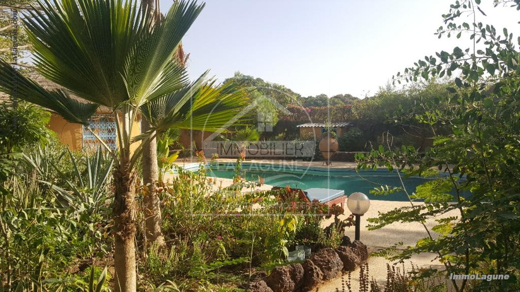 Agence Immobilière Saly Sénégal - C2442 - Commerce à SOMONE - C2442-commerce-en-vente-a-somone-senegal-avec-piscine