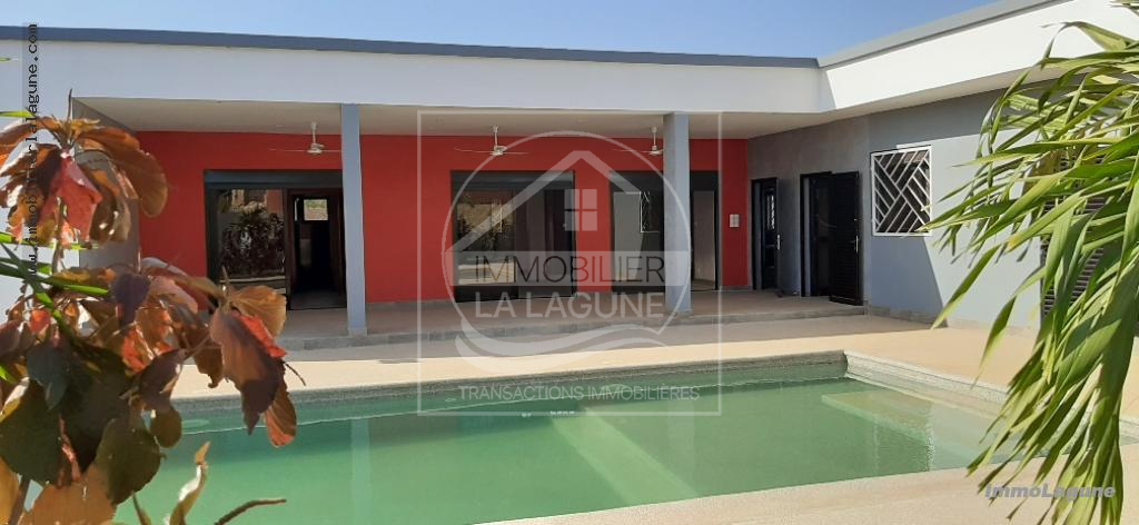 Agence Immobilière Saly Sénégal - V2528 - Villa à NGAPAROU - V2528-villa-en-vente-a-ngaparou-senegal-avec-piscine
