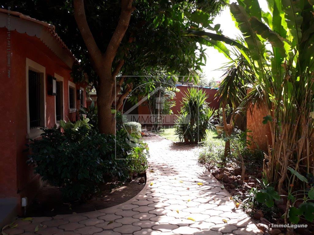 Agence Immobilière Saly Sénégal - V2652 - Villa à NGAPAROU - V2652-villa-en-vente-a-ngaparou-avec-piscine-senegal