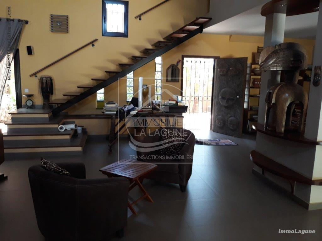 Agence Immobilière Saly Sénégal - V2652 - Villa à NGAPAROU - V2652-villa-en-vente-a-ngaparou-avec-piscine-senegal