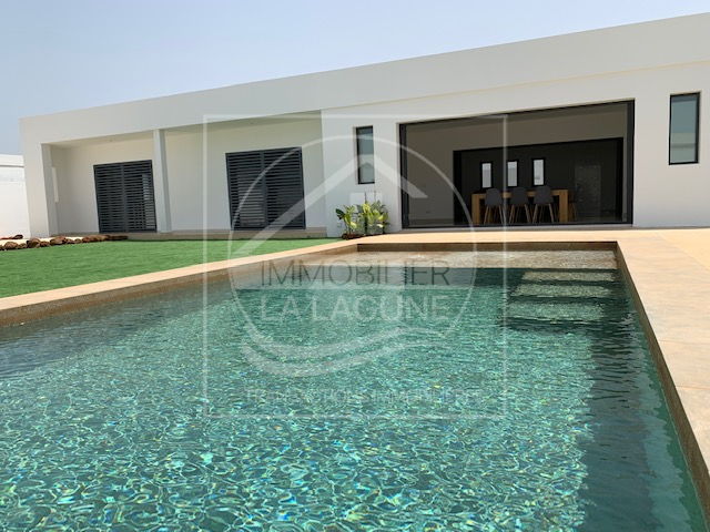 Agence Immobilière Saly Sénégal - V2787 - Villa à SALY - V2787 villa contemporaine a vendre saly senegal