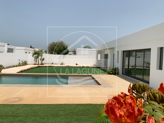 Agence Immobilière Saly Sénégal - V2787 - Villa à SALY - V2787 villa contemporaine a vendre saly senegal