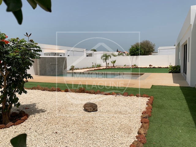 Agence Immobilière Saly Sénégal - V2787 - Villa à SALY - V2787 villa contemporaine a vendre saly senegal