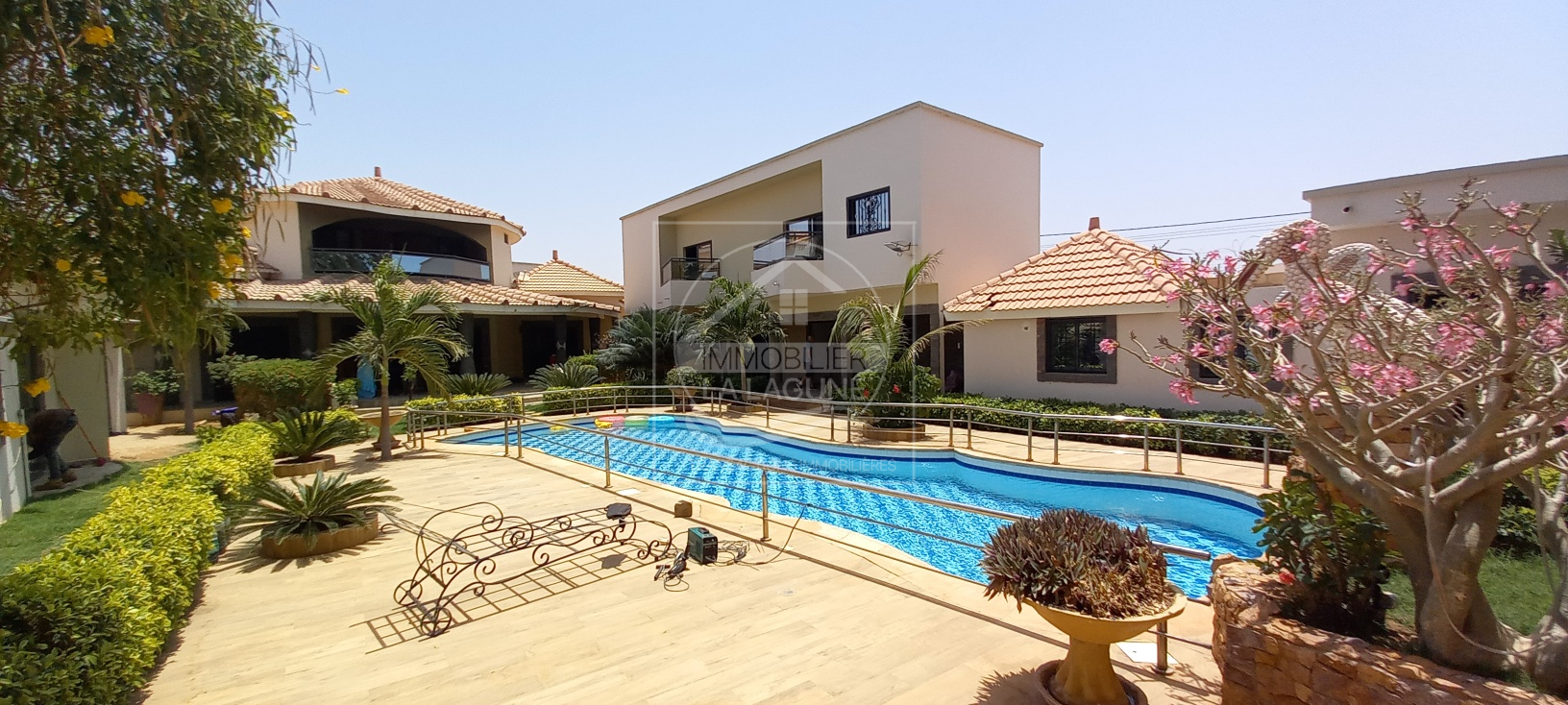 Agence Immobilière Saly Sénégal - V2803 - Villa à NGAPAROU - V2803-grande-villa-a-vendre-a-ngaparou-senegal-avec-piscine
