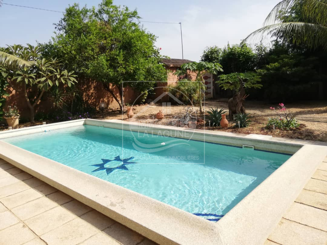 Agence Immobilière Saly Sénégal - V2075 - Villa à NGAPAROU - V2075 Villa avec piscine à vendre à Ngaparou Sénégal